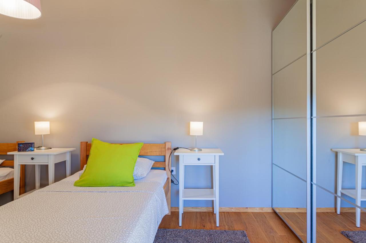 Apartment Leni Cres Luaran gambar