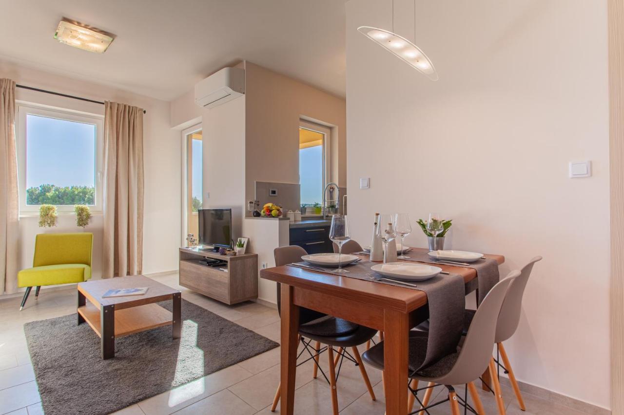 Apartment Leni Cres Luaran gambar